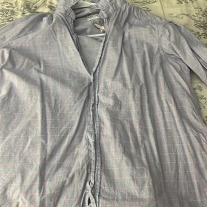 Frank and Eileen Button down women blue with pink lines.